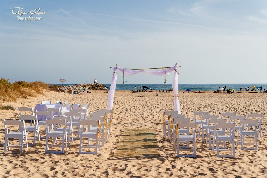 Wedding ceremony on Thai Beach Club in Vilamoura, Algarve, Portugal. By Olga Rosi Photography