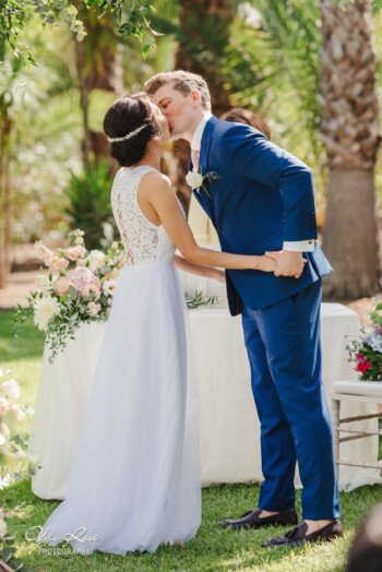 find a photographer for my wedding